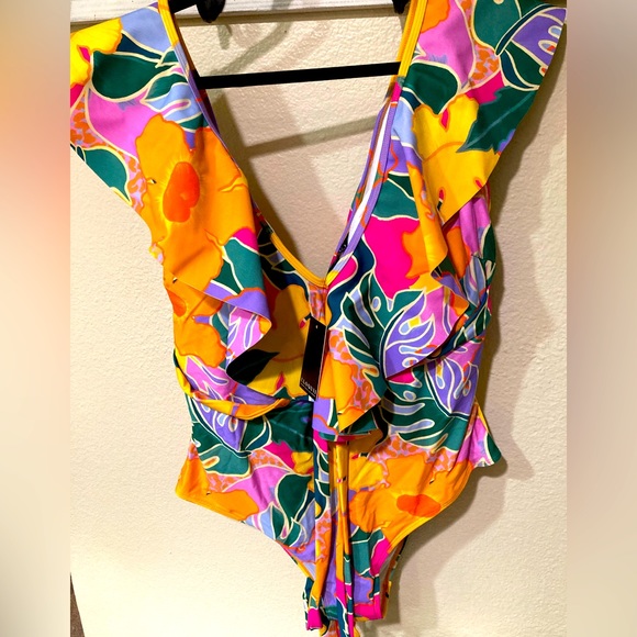 Eloquii sarong size 22/24 matching swimsuit sold separately New - Picture 3 of 3